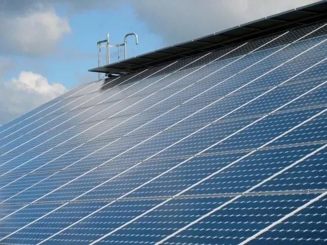 Indach Photovoltaikanlage aus der Nähe